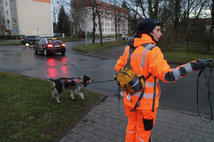 Rettungshundestaffel im Einsatz am S&uuml;dharz-Klinikum