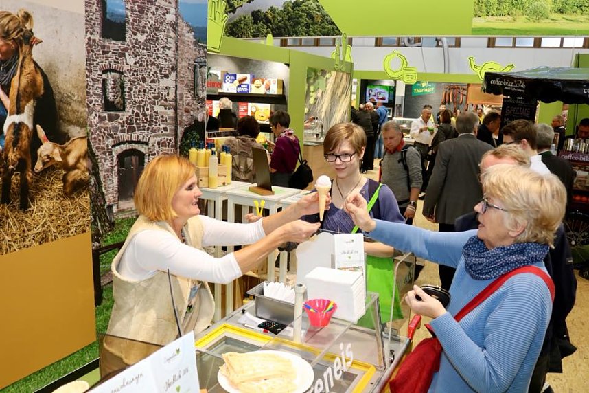Erste Besucher in der Th&uuml;ringer Halle