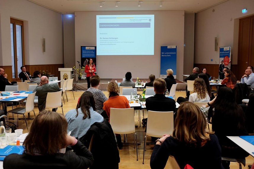 Studierende der Hochschule Nordhausen trainieren ihre sozialen Kompetenzen