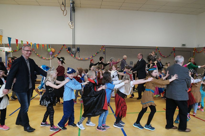 Neuer Turnraum in Gro&szlig;wechsungen eingeweiht