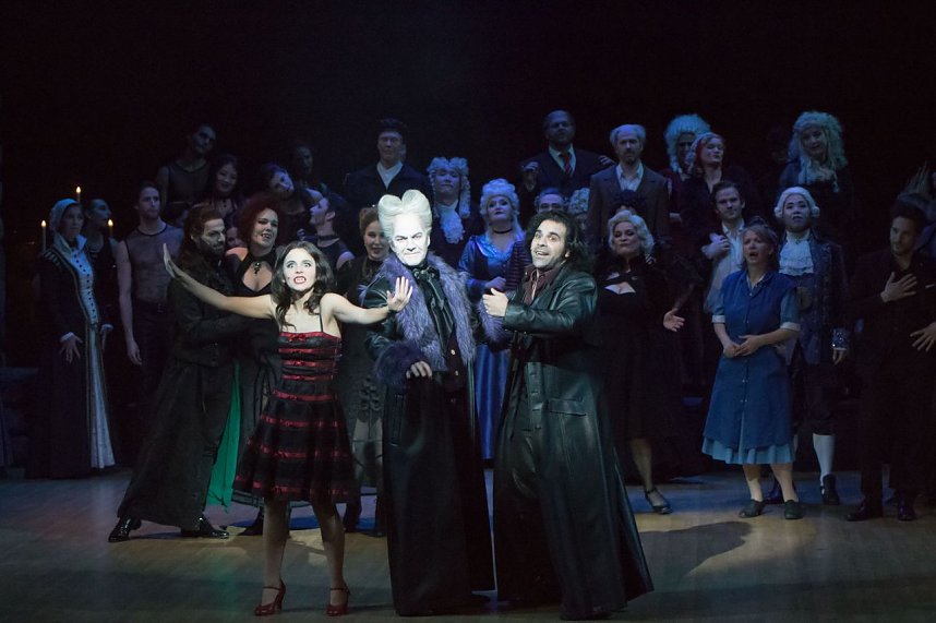 Vorhang auf f&uuml;r die Kinder der Nacht - B&uuml;hnenball 2018 im Nordh&auml;user Theater