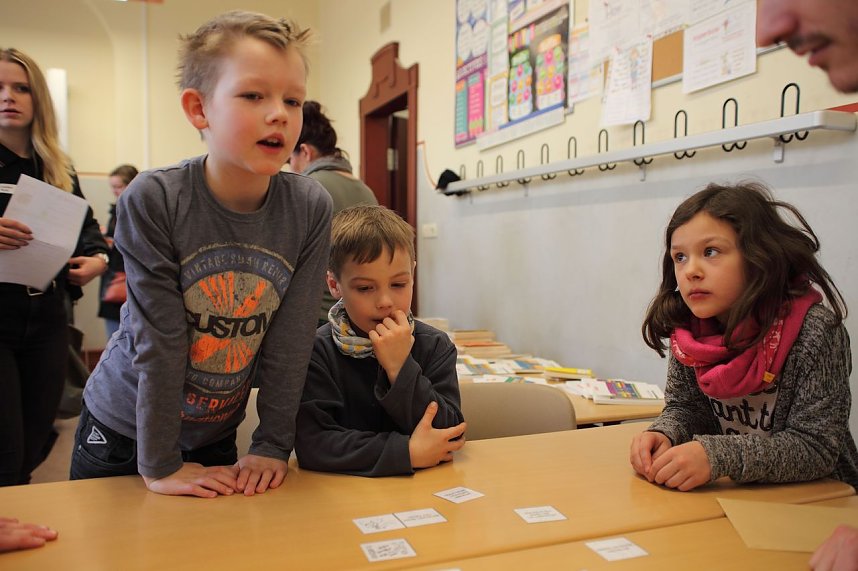 St&ouml;bern, puzzeln, r&auml;tseln in und mit der Fachschaft Deutsch