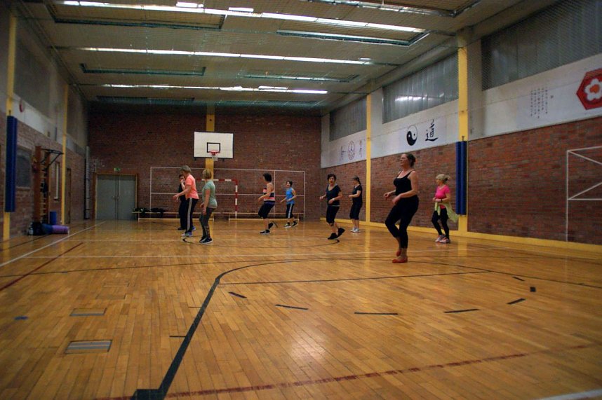 Vereint-getanzt-versammelt