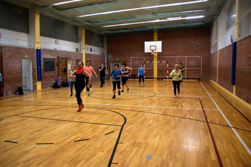 Vereint-getanzt-versammelt