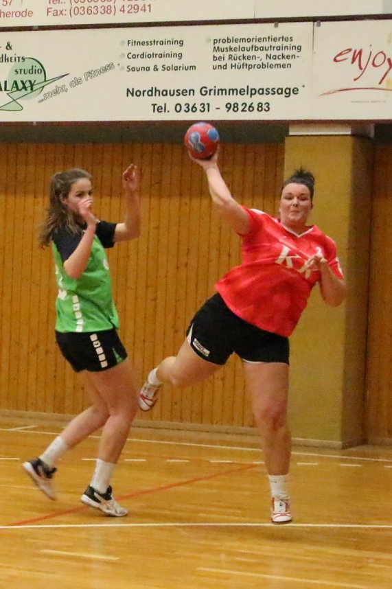 NSV Damen gewinnen knapp gegen den HSV Weimar