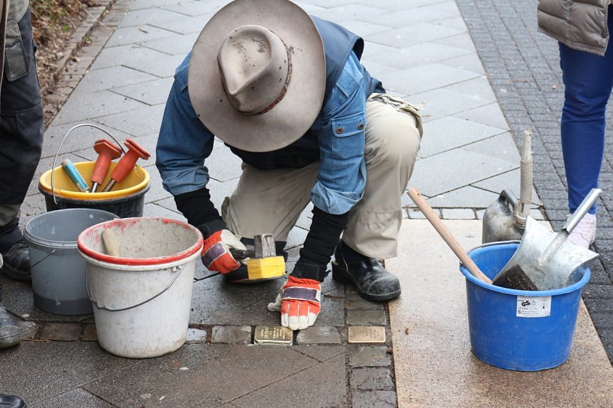 Vier neue Stolpersteine gesetzt