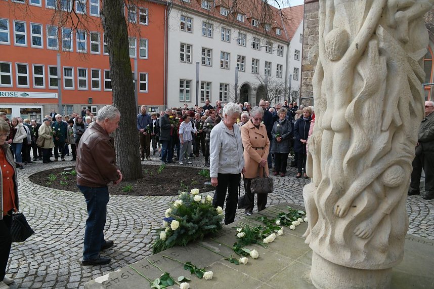 An den 73. Jahrestag der Bombardierung Nordhausens gedacht