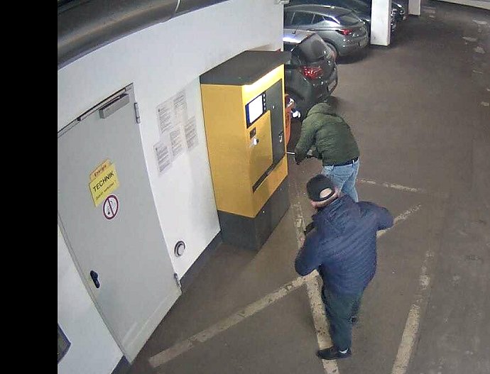 Wer kennt diese M&auml;nner?