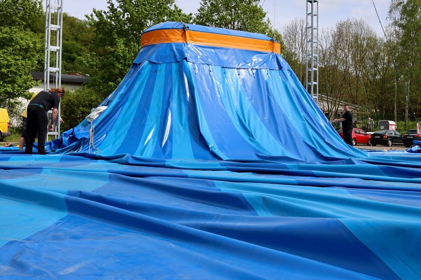 Zappelini Zelt wird aufgebaut