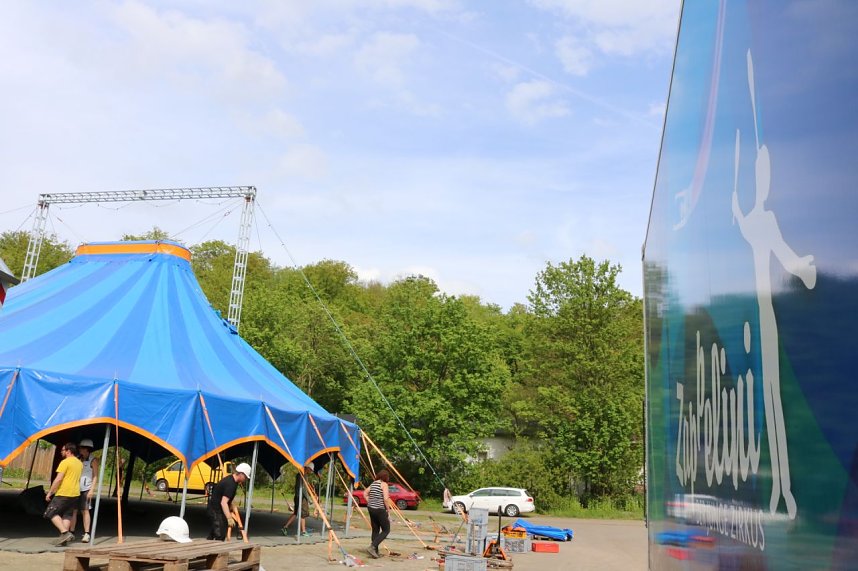 Zappelini Zelt wird aufgebaut