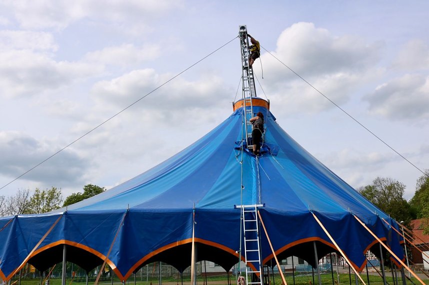 Zappelini Zelt wird aufgebaut