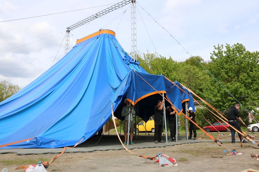 Zappelini Zelt wird aufgebaut