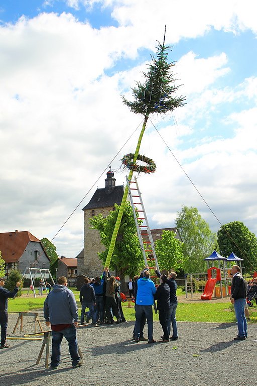 Maibaumsetzen in Wolkramshausen