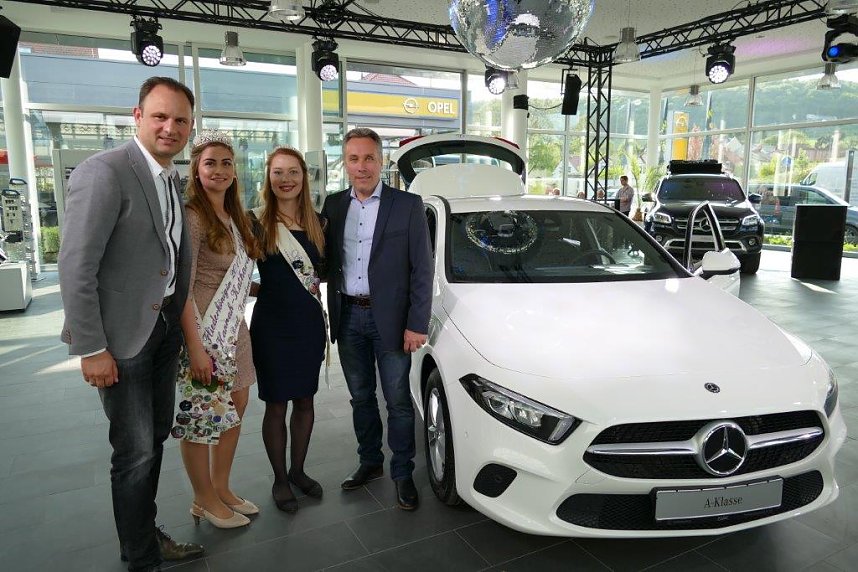 Afterwork-Party im Mercedes-Autohaus