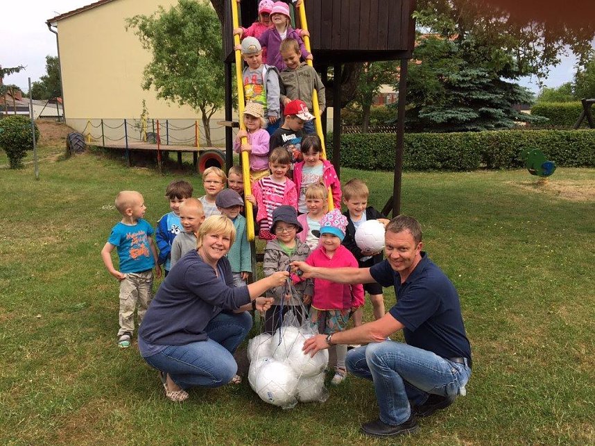 Ballset&uuml;bergabe am Frauenberg