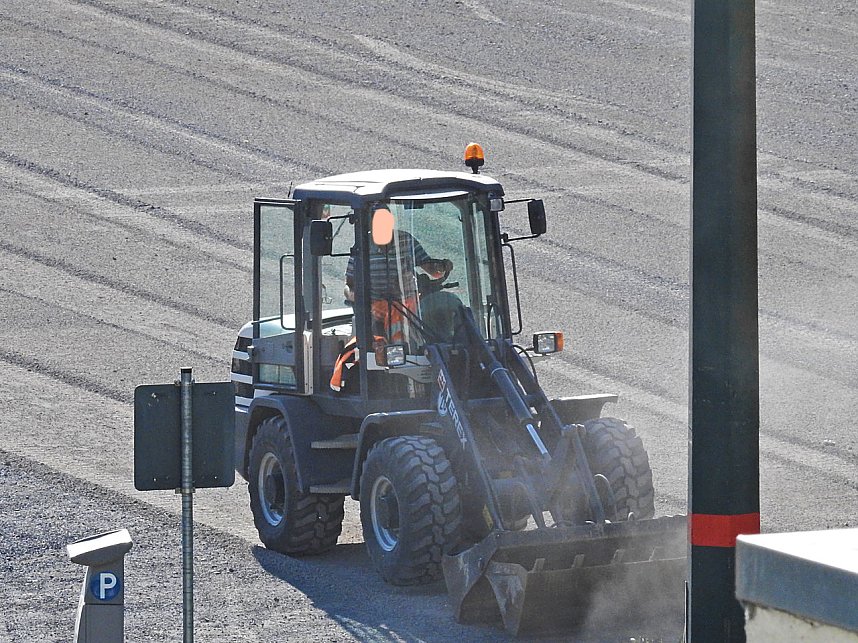 Aufr&auml;umen auf dem August-Bebel-Platz