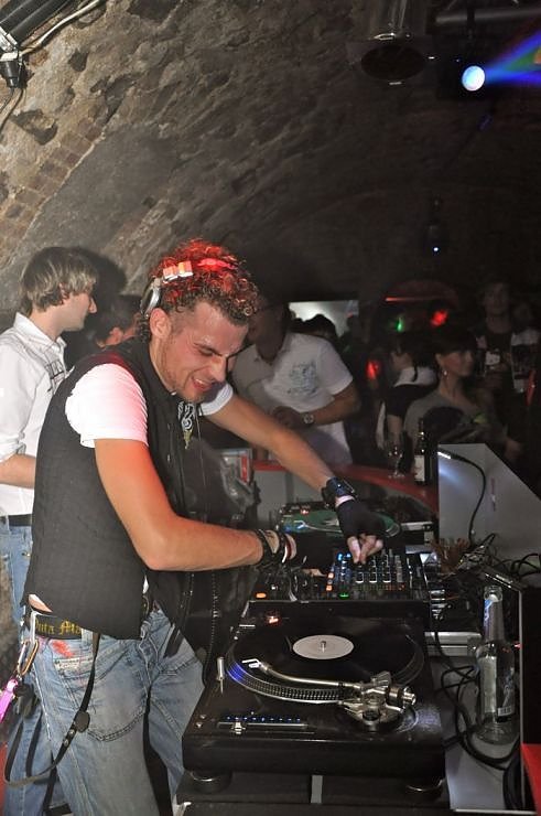 Funky  Kitchen NDH Tunes Clubtour im Grease