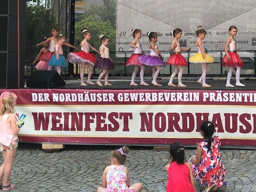 Viele Auftritte f&uuml;r Radevas Tanzeleven