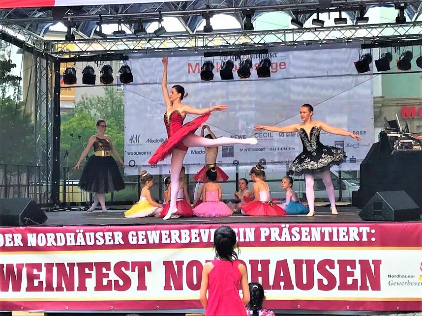 Viele Auftritte f&uuml;r Radevas Tanzeleven