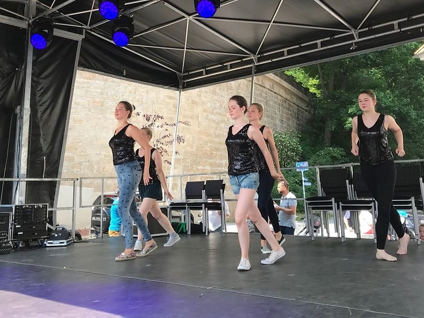 Viele Auftritte f&uuml;r Radevas Tanzeleven