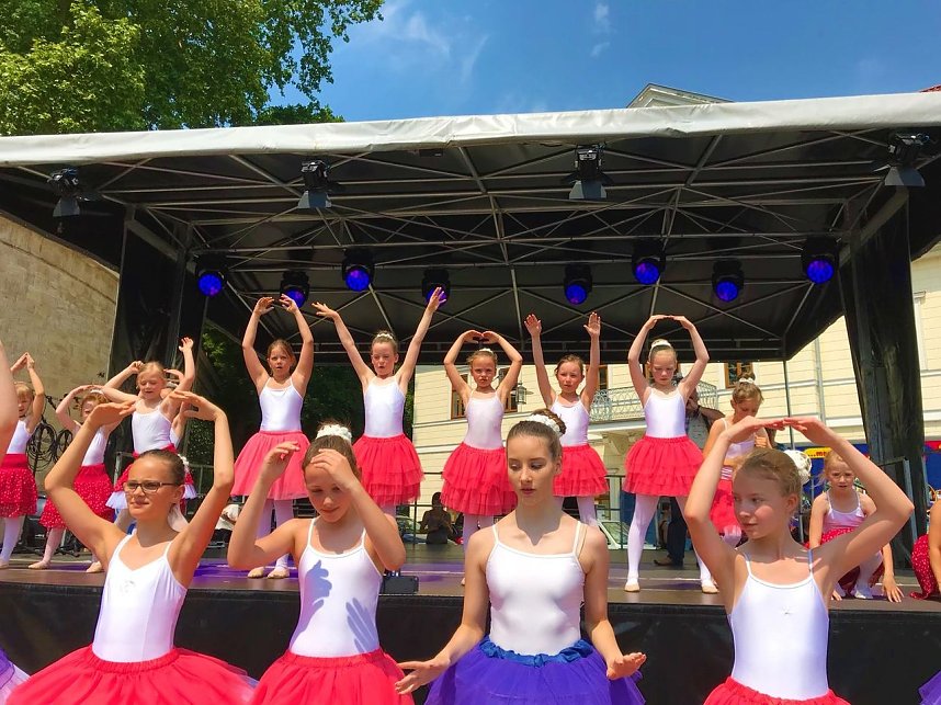 Viele Auftritte f&uuml;r Radevas Tanzeleven