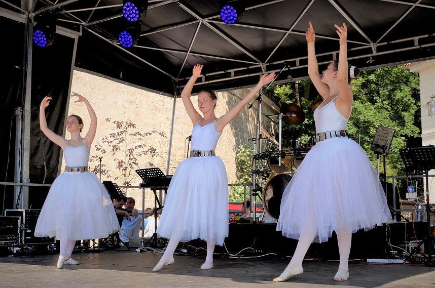 Viele Auftritte f&uuml;r Radevas Tanzeleven