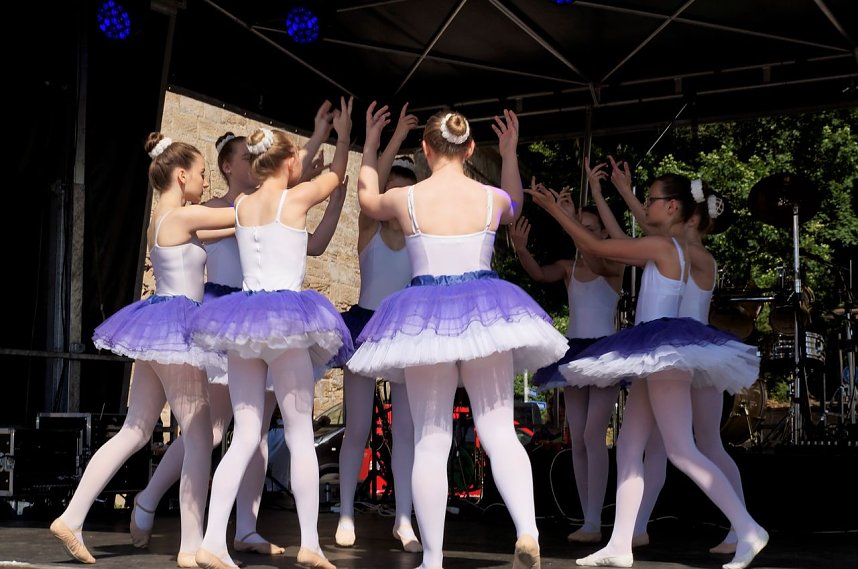 Viele Auftritte f&uuml;r Radevas Tanzeleven