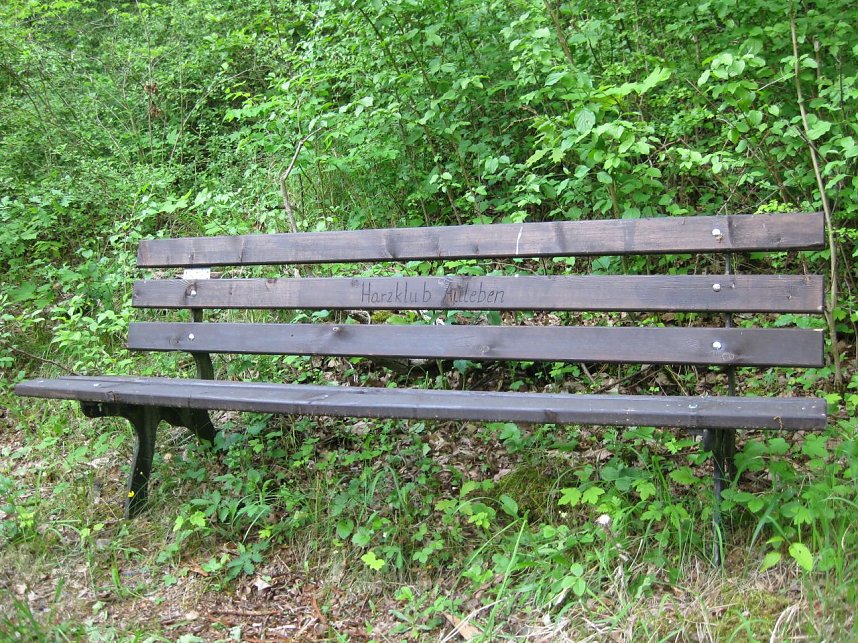 Neue B&auml;nke f&uuml;r Auleben