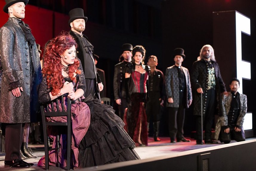 La traviata mit glanzvoller Premiere