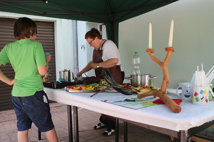 Zum Sommerfest konnte man sich am Familienzentrum gleich &uuml;ber zwei gro&szlig;z&uuml;gige Spenden freuen