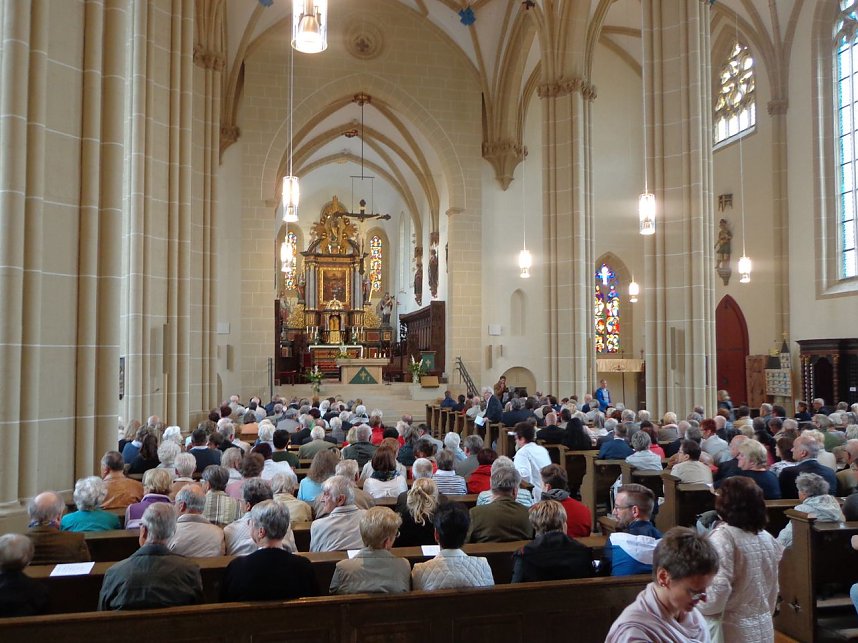 Festliches Hochamt mit Bischof Neymeyr im Nordh&auml;user Dom