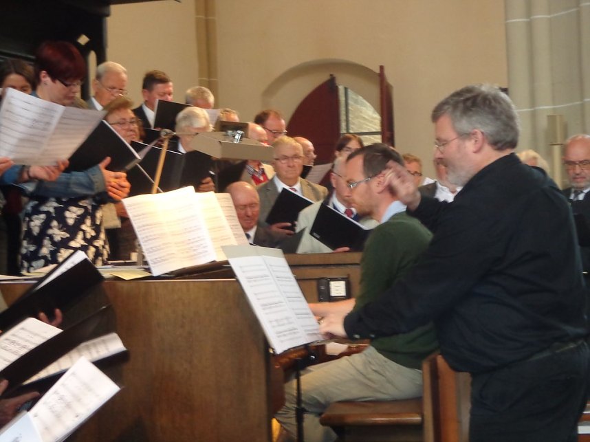 Festliches Hochamt mit Bischof Neymeyr im Nordh&auml;user Dom