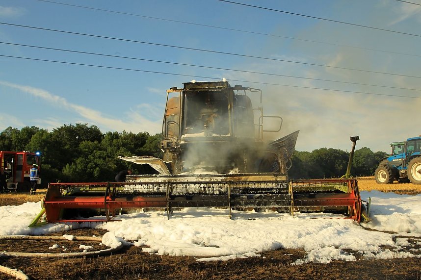 M&auml;hdrescher brannte aus