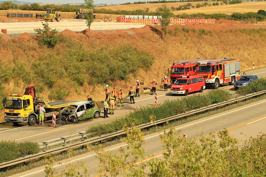 Feuerwehren im Einsatz auf der A38