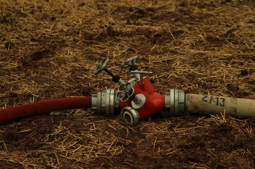 Fast 500 Strohballen brennen bei Auleben