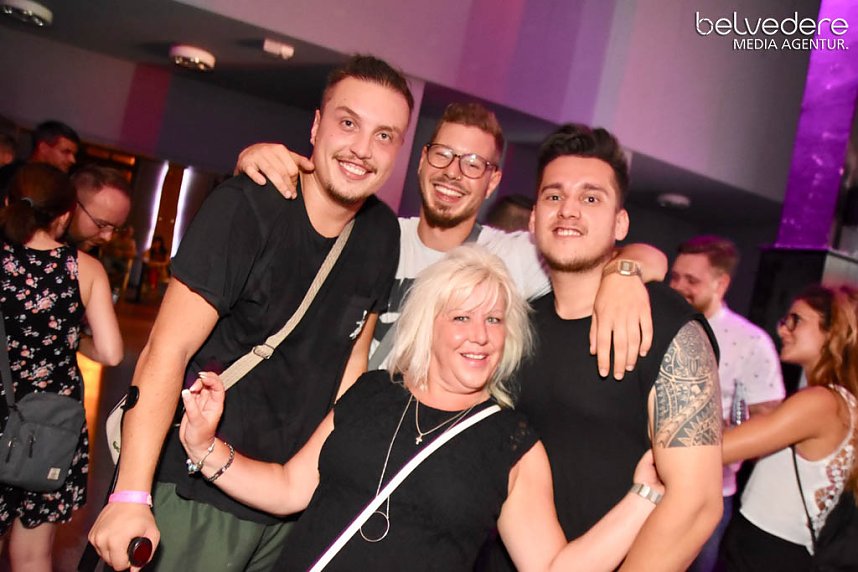 In den Sonntag hinein wurde in Nordhausen nicht nur auf den Pl&auml;tzen und Stra&szlig;e in der Innenstadt gefeiert, nach dem Ende Altstadtfest-Samstags ging es im Jugendclubhaus weiter... 