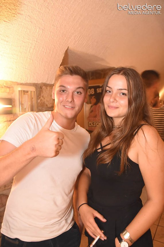 In den Sonntag hinein wurde in Nordhausen nicht nur auf den Pl&auml;tzen und Stra&szlig;e in der Innenstadt gefeiert, nach dem Ende Altstadtfest-Samstags ging es im Jugendclubhaus weiter... 