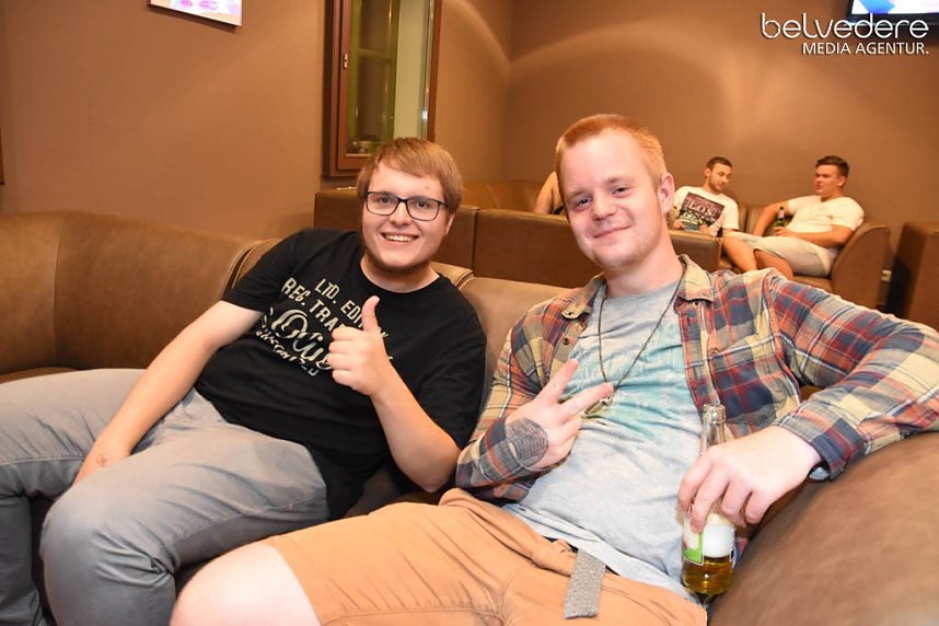 In den Sonntag hinein wurde in Nordhausen nicht nur auf den Pl&auml;tzen und Stra&szlig;e in der Innenstadt gefeiert, nach dem Ende Altstadtfest-Samstags ging es im Jugendclubhaus weiter... 