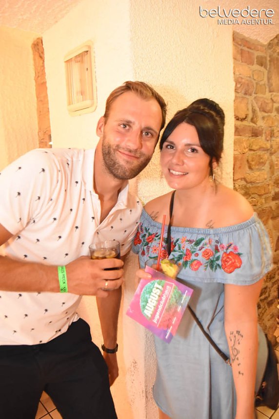 In den Sonntag hinein wurde in Nordhausen nicht nur auf den Pl&auml;tzen und Stra&szlig;e in der Innenstadt gefeiert, nach dem Ende Altstadtfest-Samstags ging es im Jugendclubhaus weiter... 