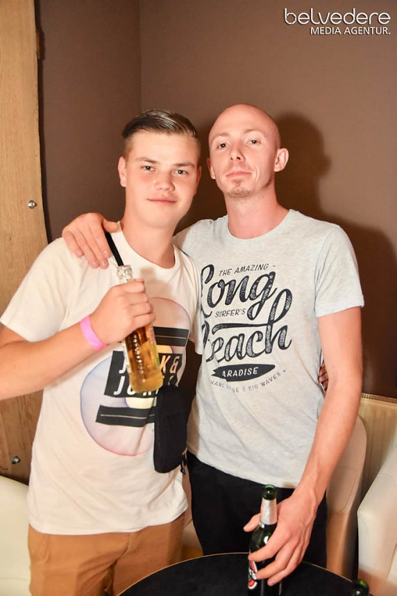 In den Sonntag hinein wurde in Nordhausen nicht nur auf den Pl&auml;tzen und Stra&szlig;e in der Innenstadt gefeiert, nach dem Ende Altstadtfest-Samstags ging es im Jugendclubhaus weiter... 