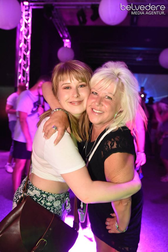 In den Sonntag hinein wurde in Nordhausen nicht nur auf den Pl&auml;tzen und Stra&szlig;e in der Innenstadt gefeiert, nach dem Ende Altstadtfest-Samstags ging es im Jugendclubhaus weiter... 