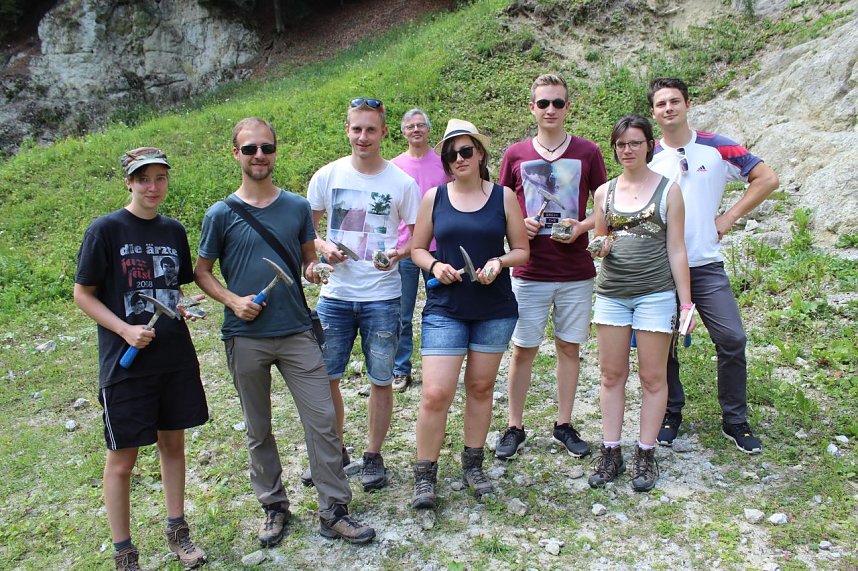 Nordh&auml;user Studierende der Geotechnik bei der geologischen Feldarbeit im N&ouml;rdlinger Ries.
