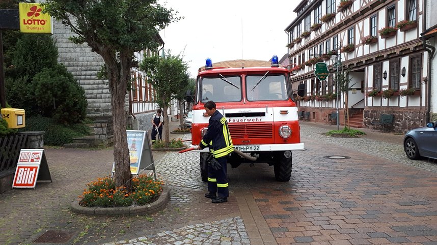 Kameradinnen und Kameraden der Freiwilligen Feuerwehr Neustadt/Osterode bew&auml;sserten erneut B&auml;ume  und Str&auml;ucher