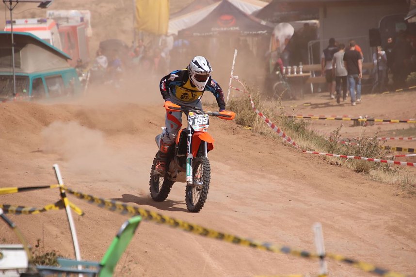 Fliegende Maschinen am Weinberg