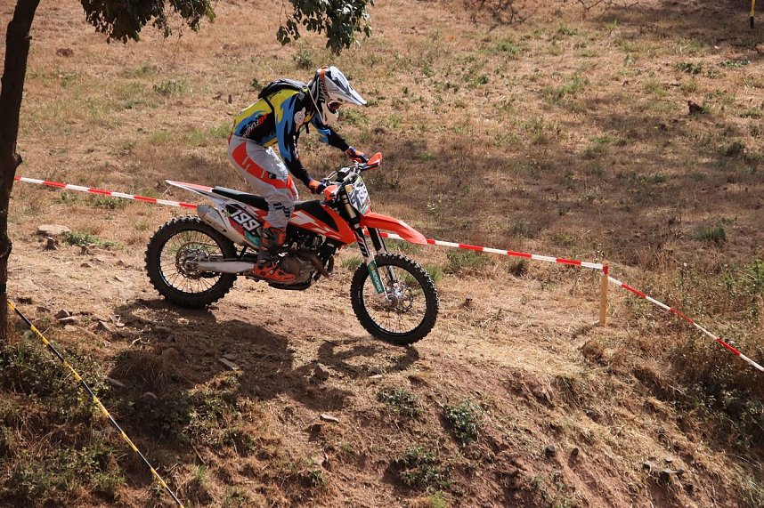 Fliegende Maschinen am Weinberg