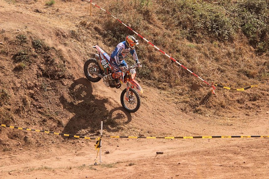 Fliegende Maschinen am Weinberg