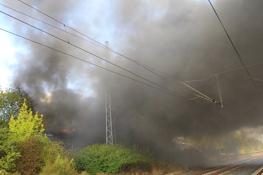 Gro&szlig;brand auf Bahnhofsgel&auml;nde