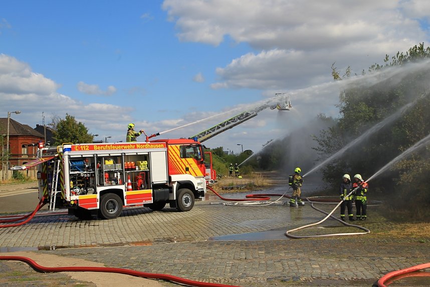 Gro&szlig;brand auf Bahnhofsgel&auml;nde