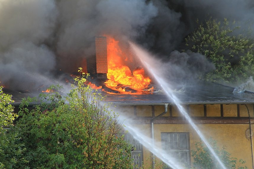 Gro&szlig;brand auf Bahnhofsgel&auml;nde