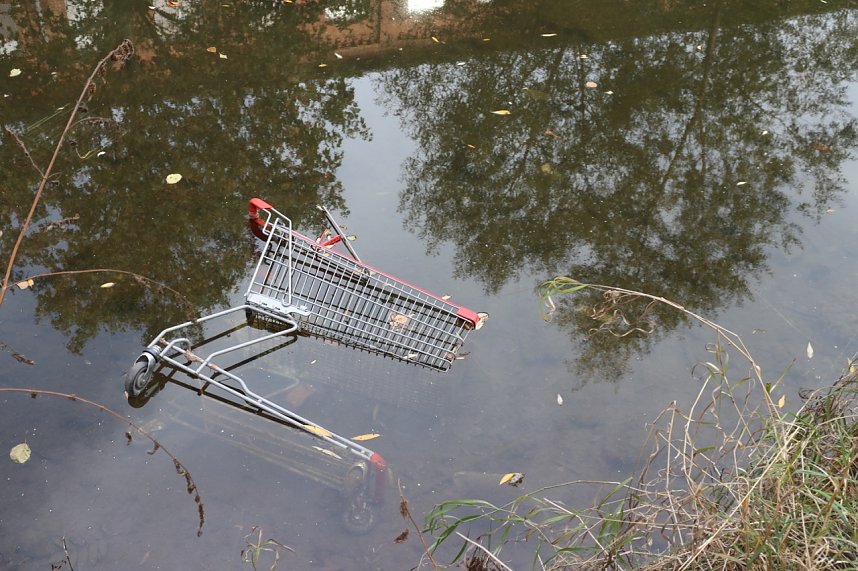 M&uuml;ll am Zorgeufer